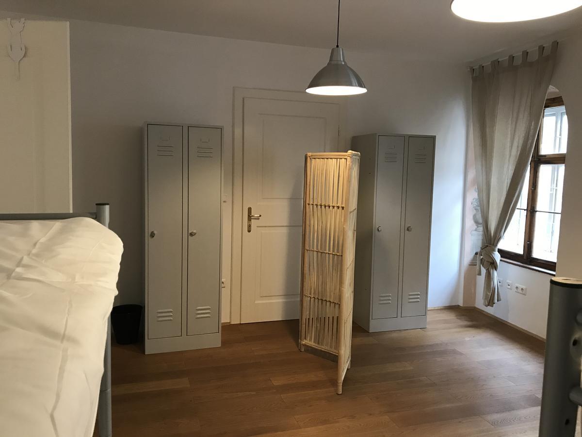Boutique Hostel Zum Goldenen Kegel Vienna Exterior photo